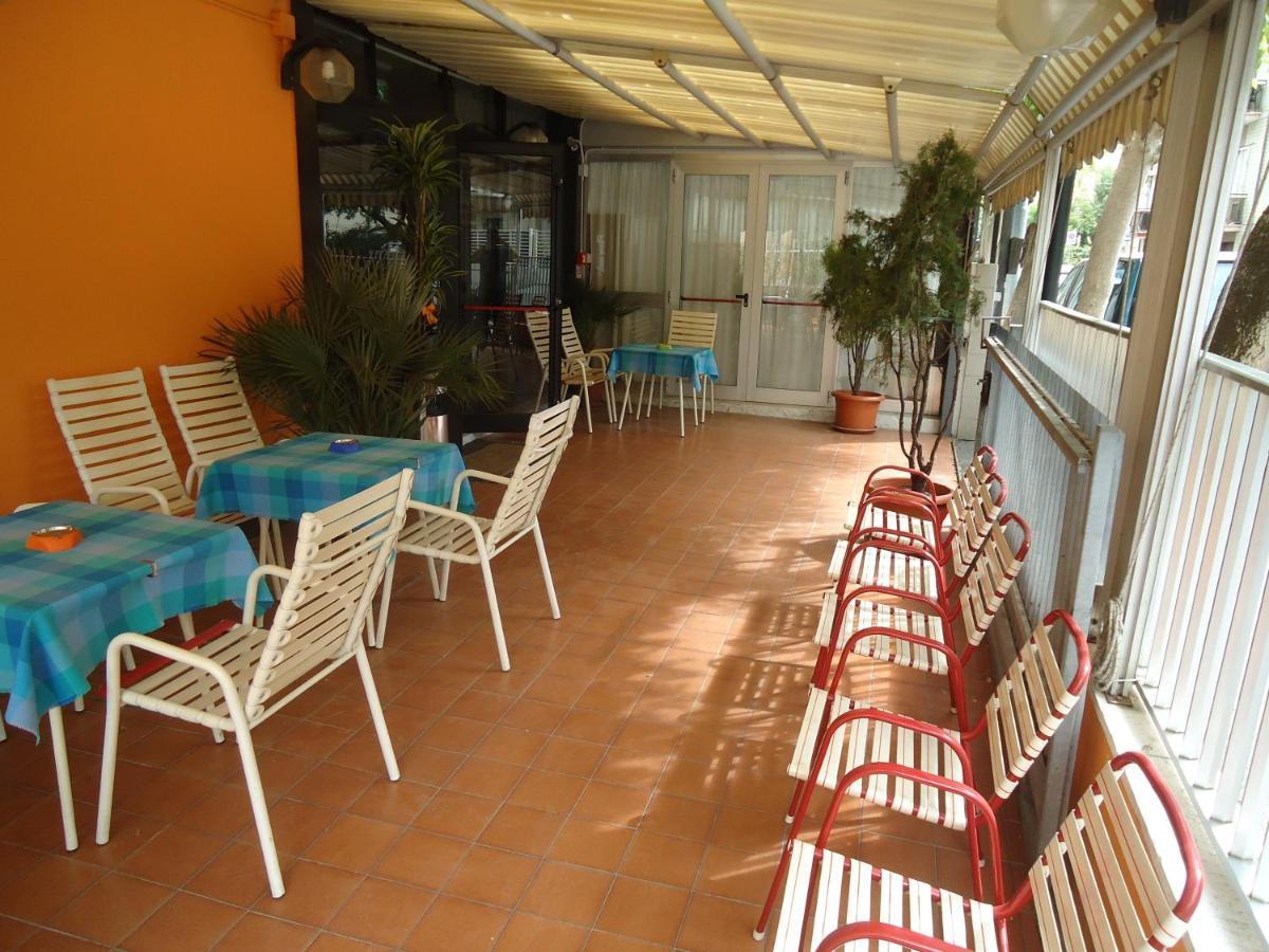 רימיני Hotel Castellani מראה חיצוני תמונה