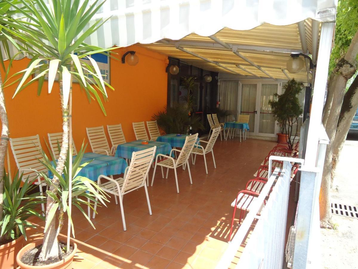 רימיני Hotel Castellani מראה חיצוני תמונה